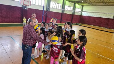 Siirt’te hayırsever iki iş insanı hafta sonları okullarında antrenman yaparak