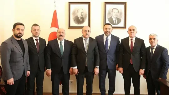 Siirt'in belediye başkanları ve milletvekili danışmanından oluşan heyet, Gençlik ve